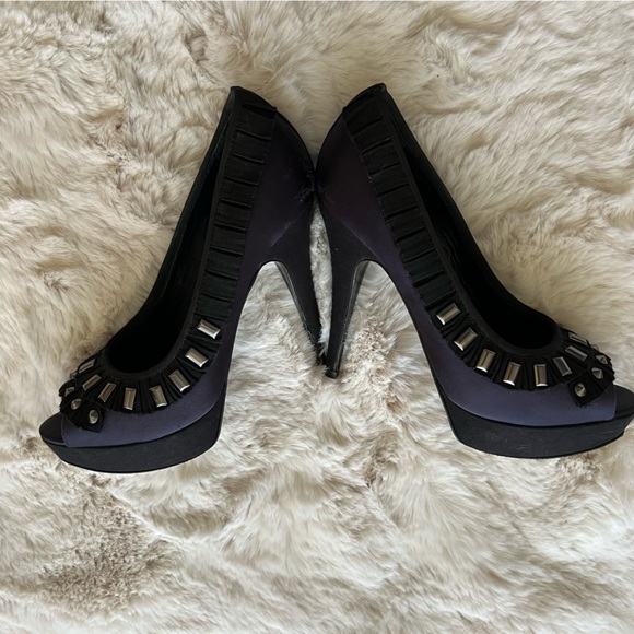 Tory Burch Purple & Black Studded Satin Platform Pleated Peep Toe Heels. Size 8 - Picture 6 of 15